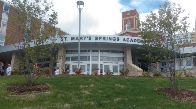 Trường trung học tư thục St. Mary's Springs High School (bang Wisconsin) (P)